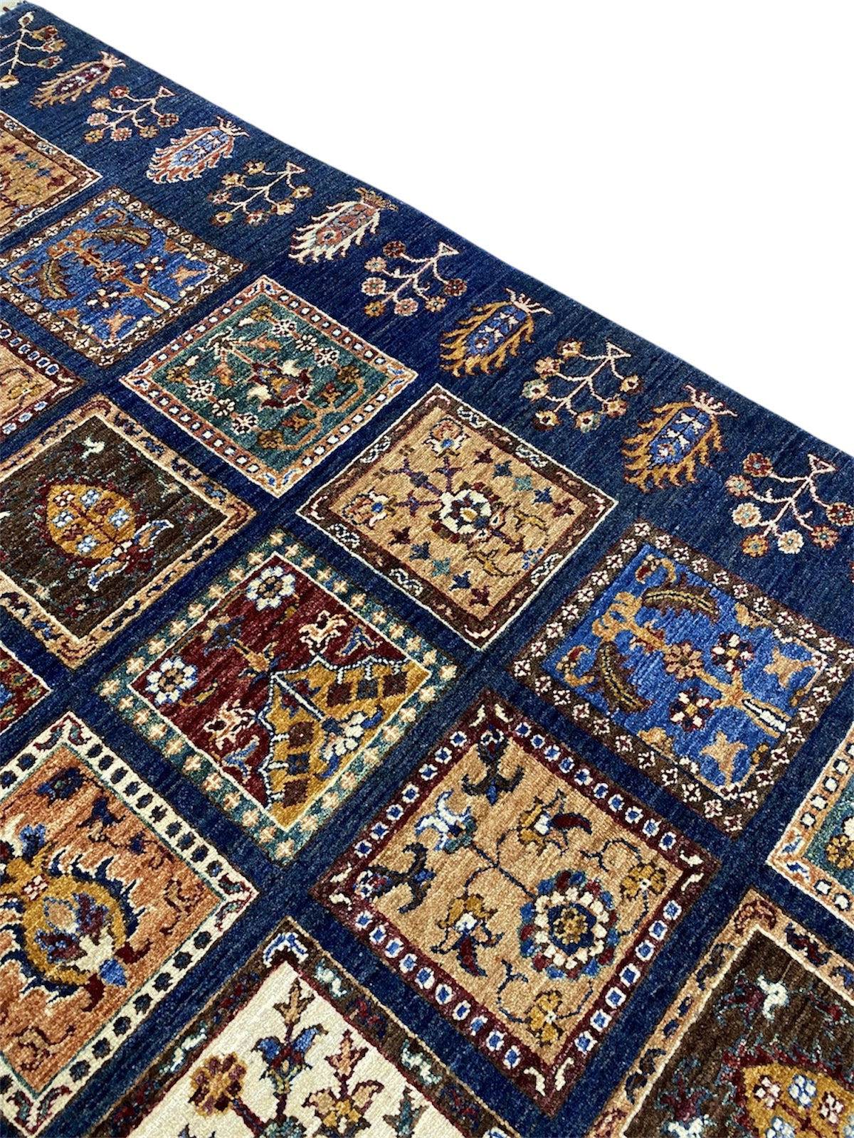 BAKHTARI GABBEH 174 x 238 CM