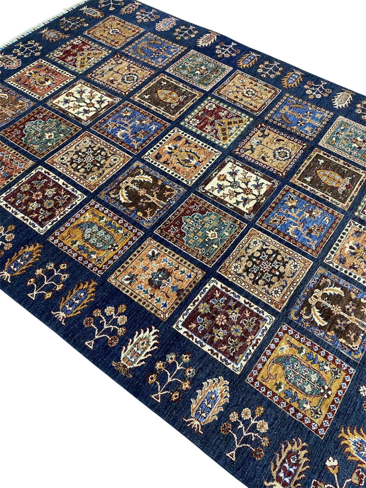 BAKHTARI GABBEH 174 x 238 CM