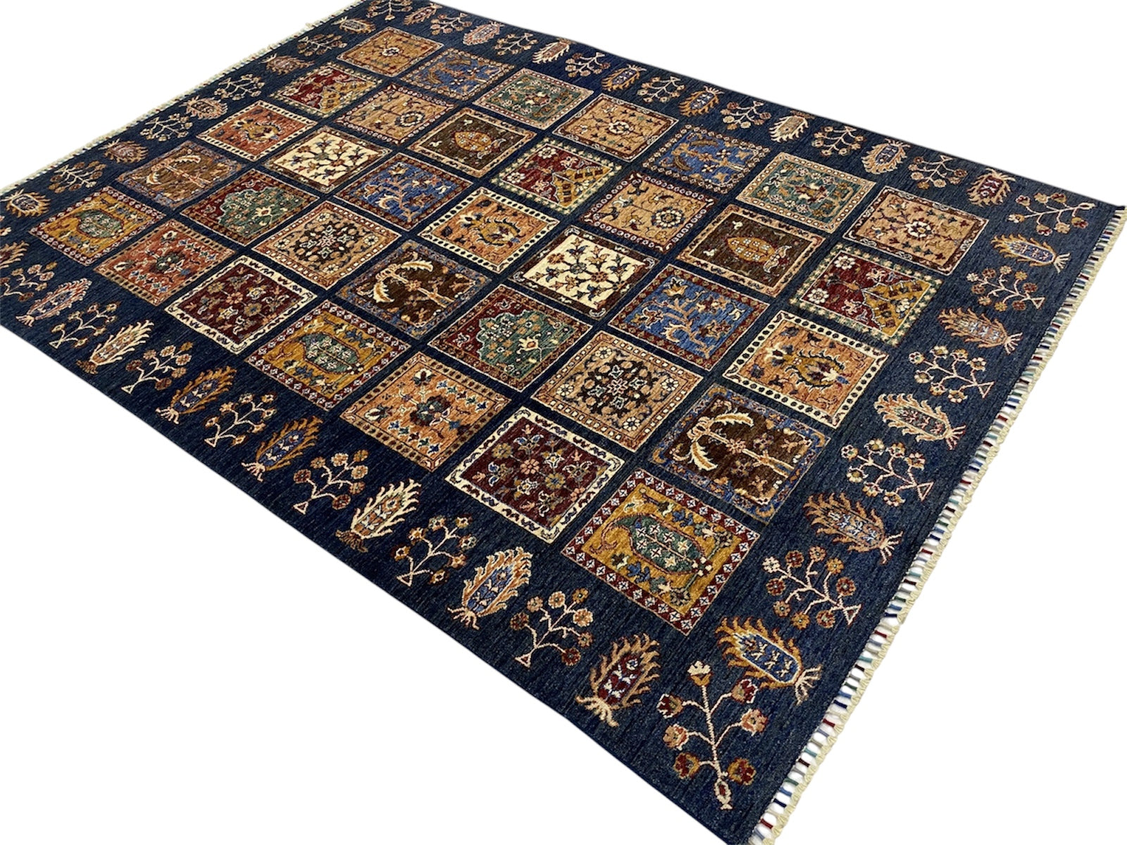 BAKHTARI GABBEH 174 x 238 CM