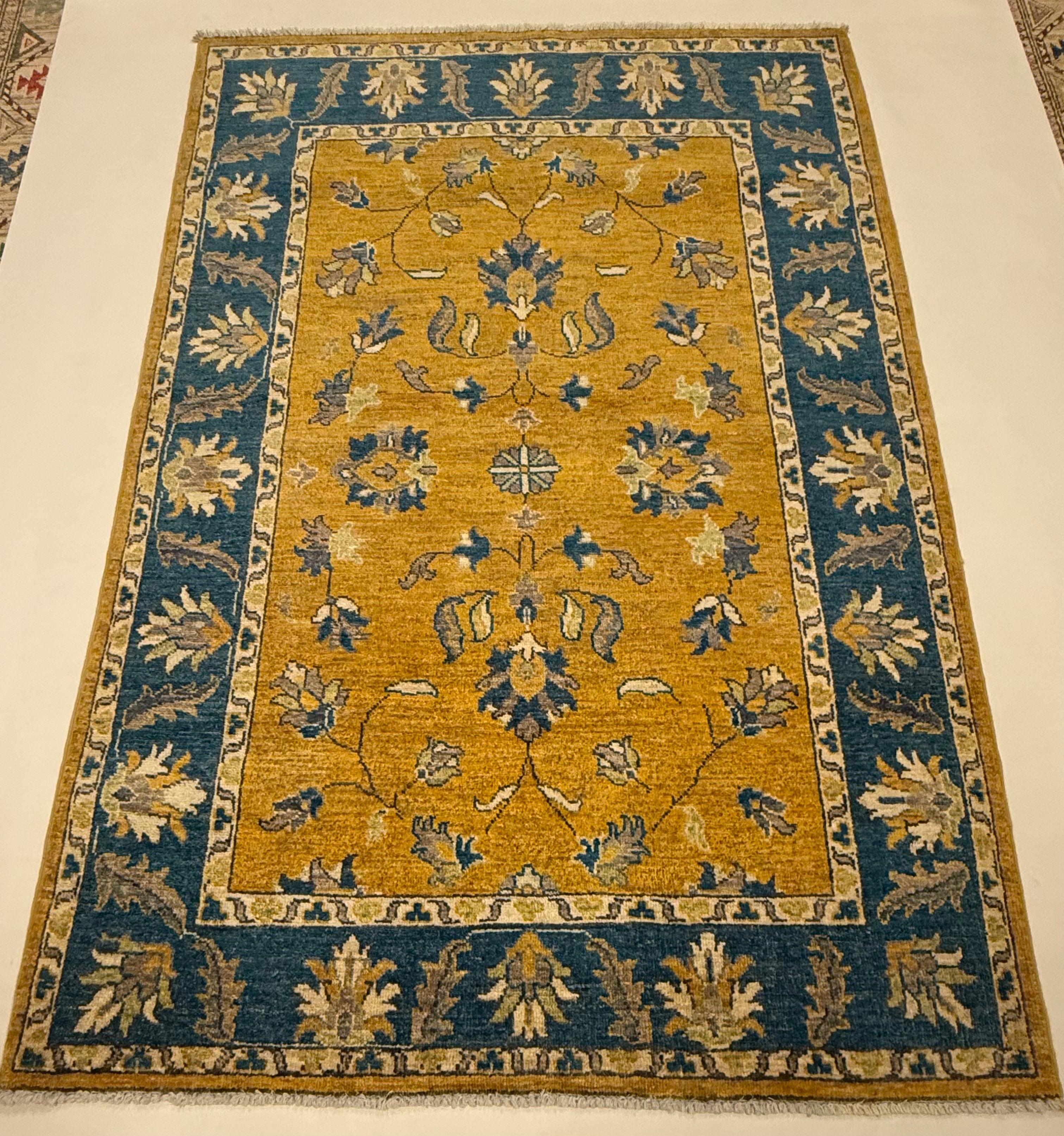 FIJN USHAK 123 x 185 CM