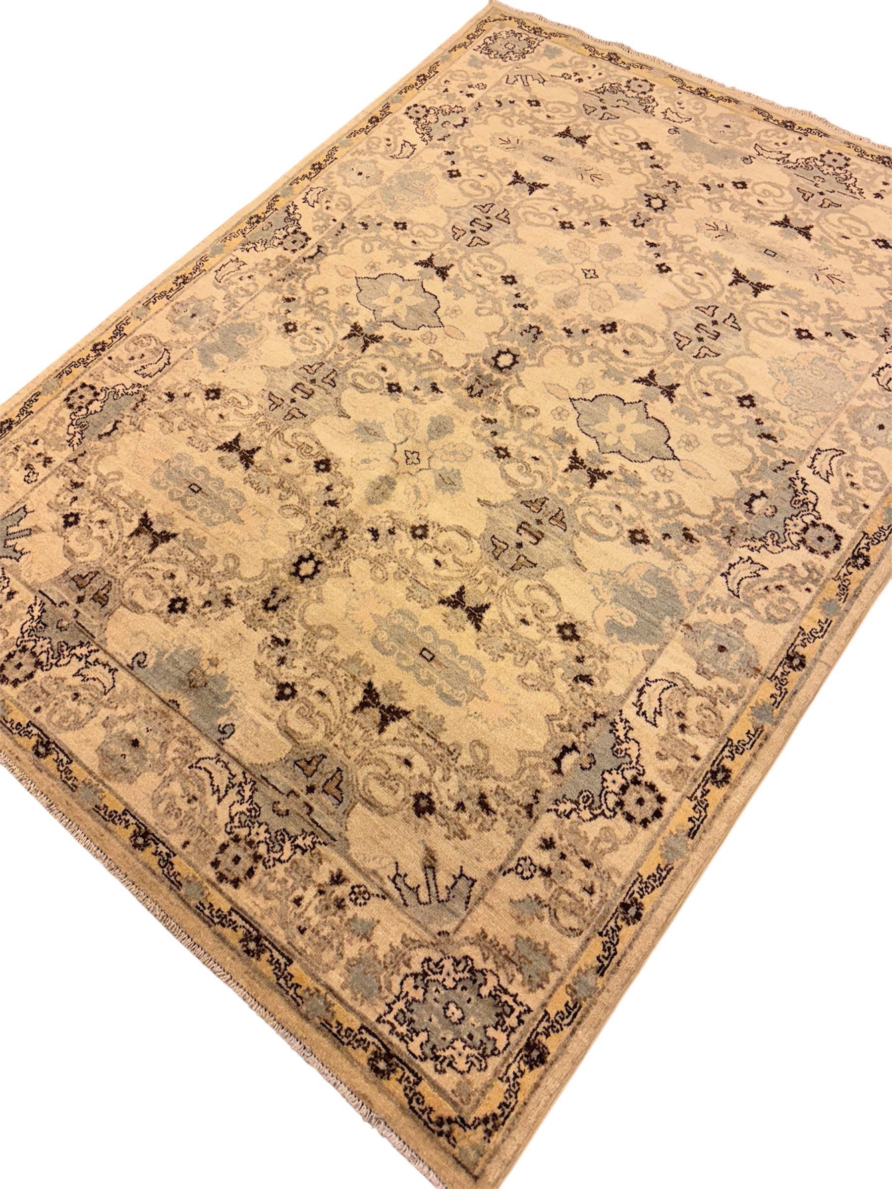 FIJN USHAK 154 X 209 CM