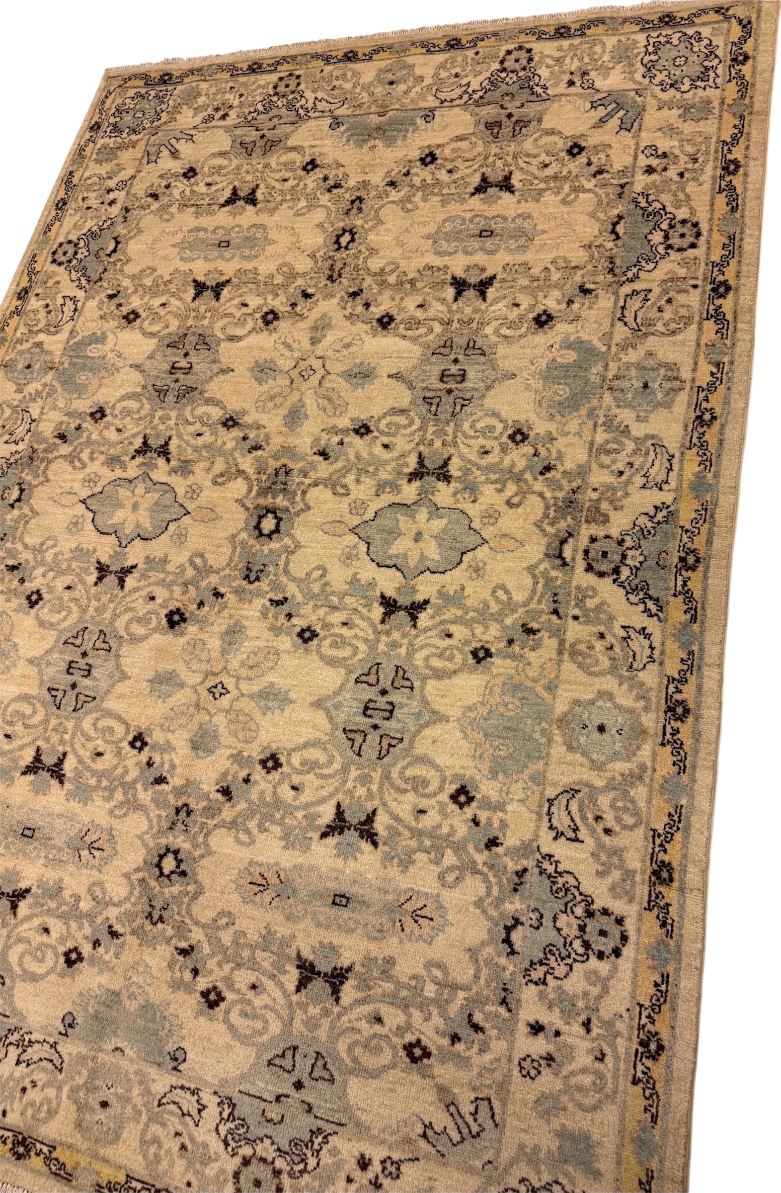 FIJN USHAK 154 X 209 CM