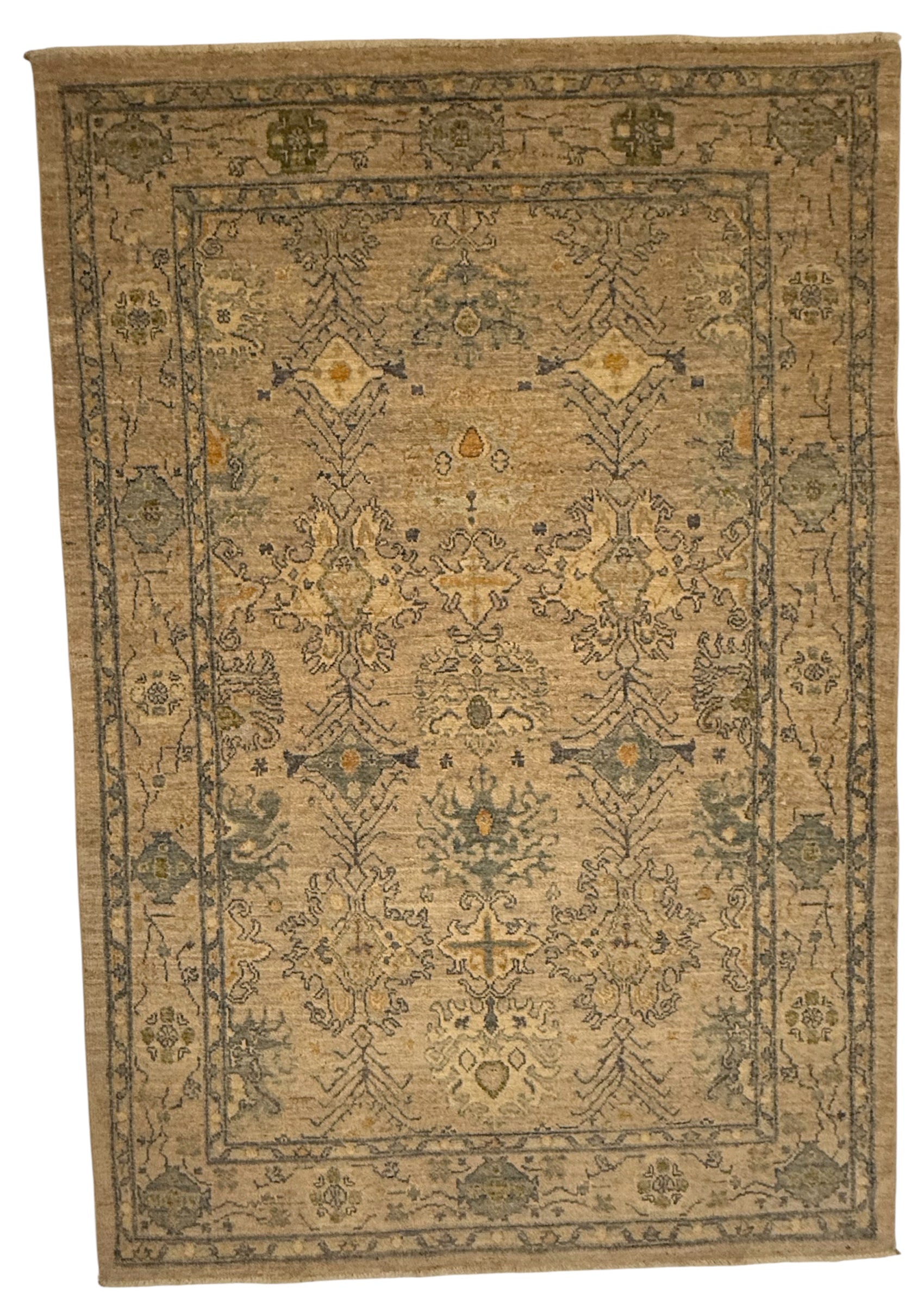 AFGHAANSE FIJN USHAK 125 x 186 CM