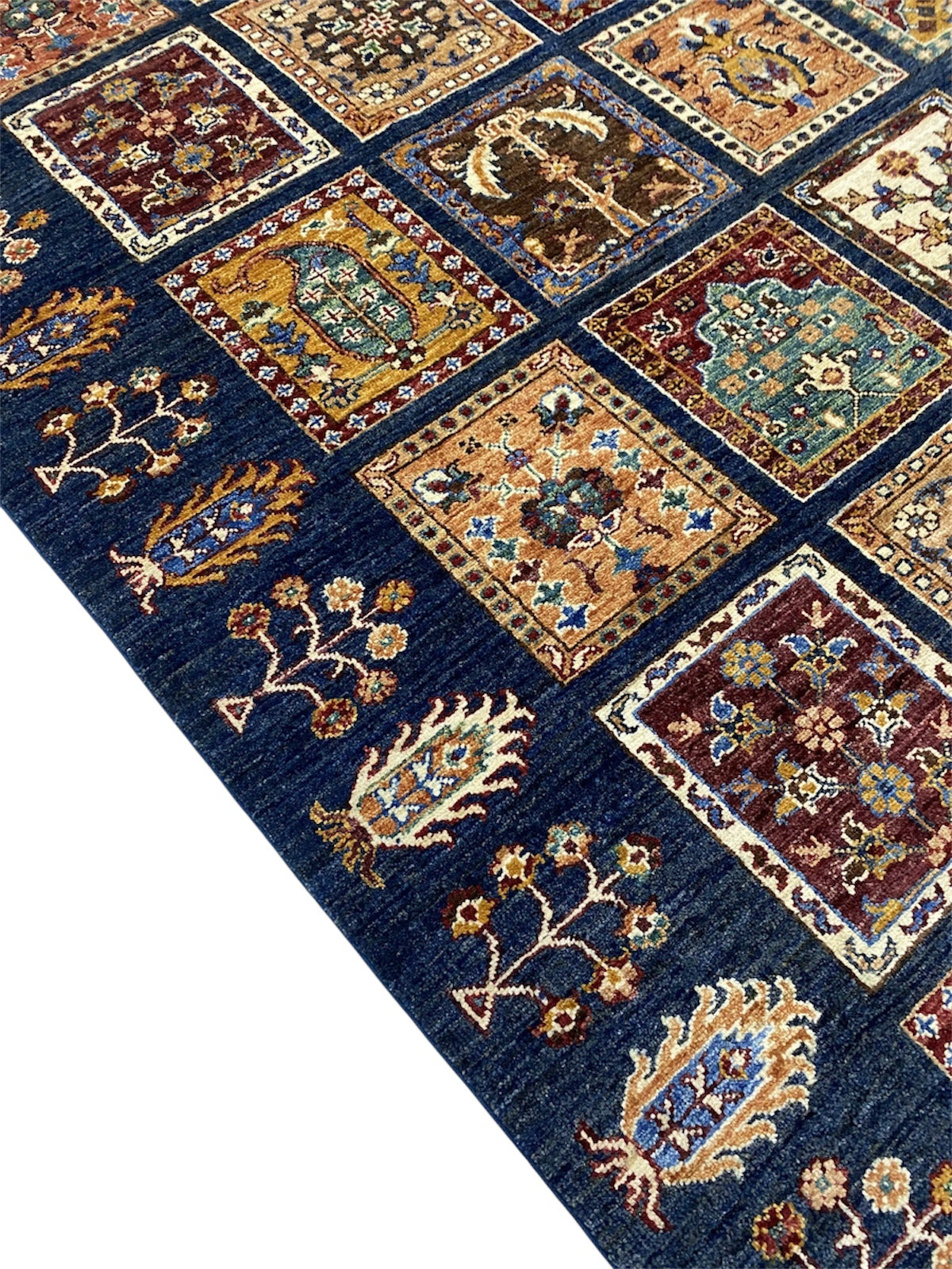 BAKHTARI GABBEH 174 x 238 CM