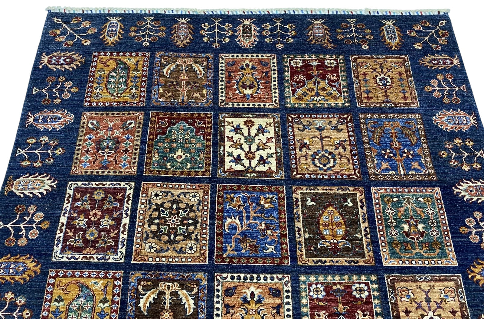 BAKHTARI GABBEH 174 x 238 CM