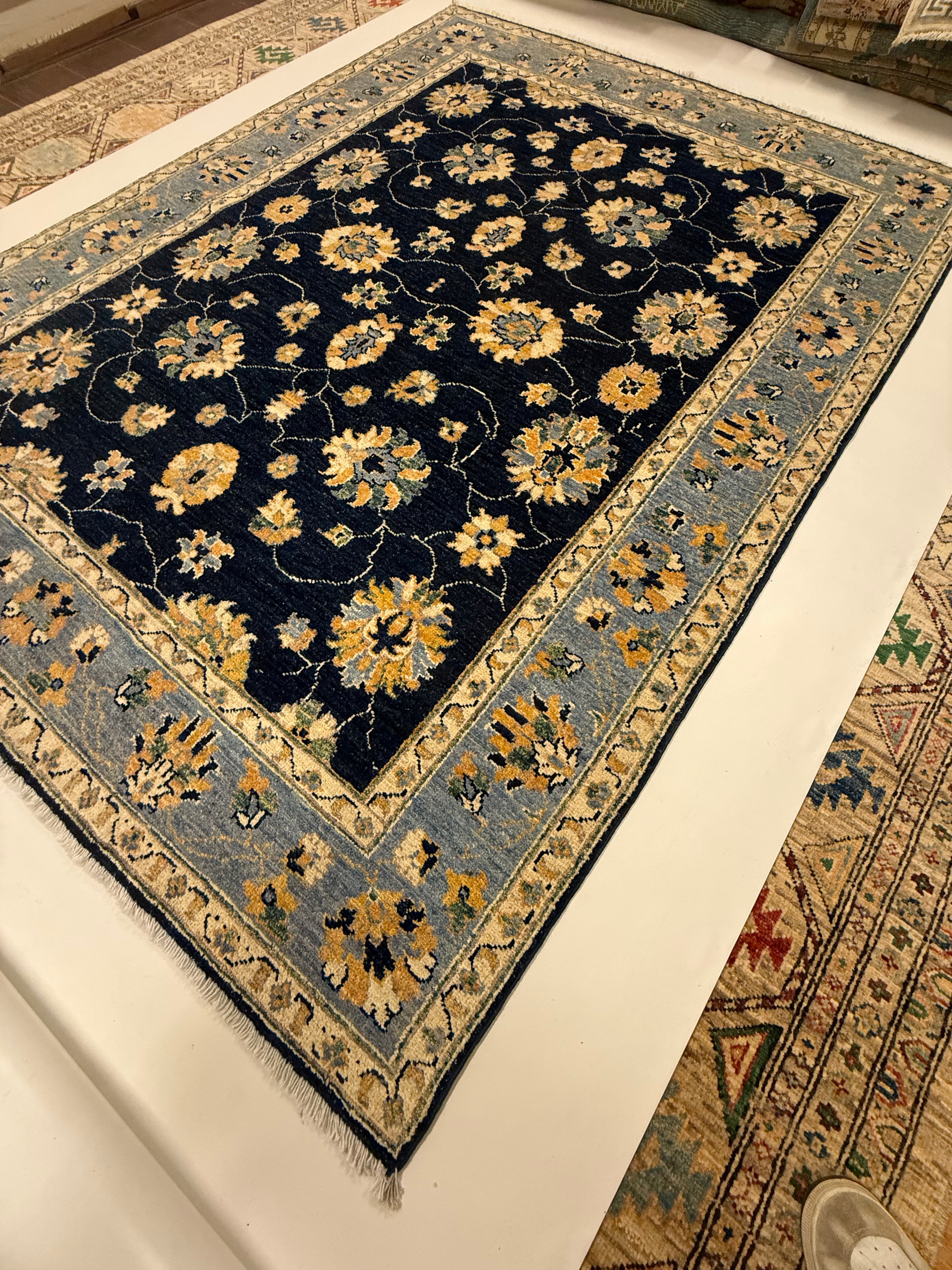 FIJN USHAK 154 x 205 CM