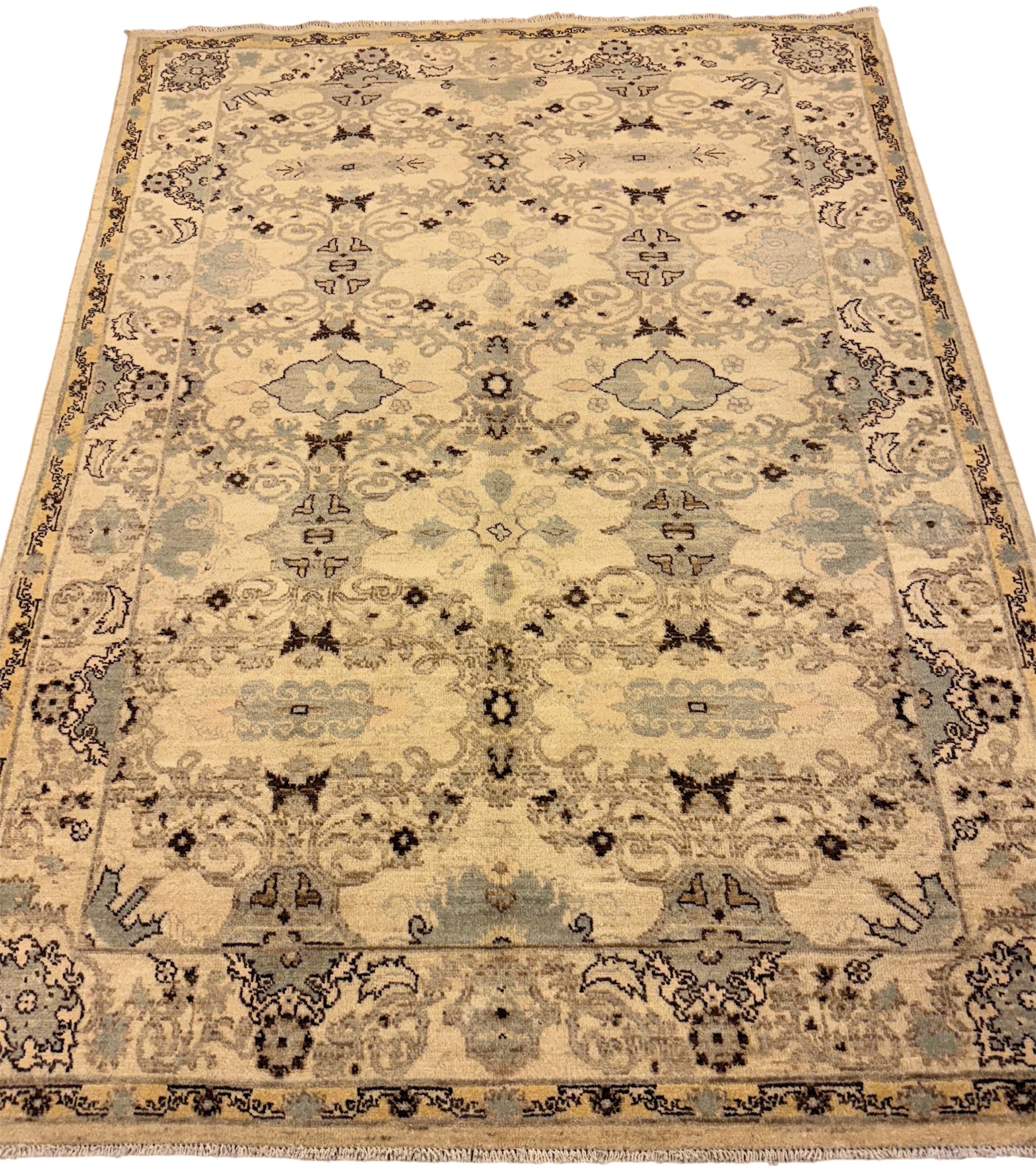 FIJN USHAK 154 X 209 CM