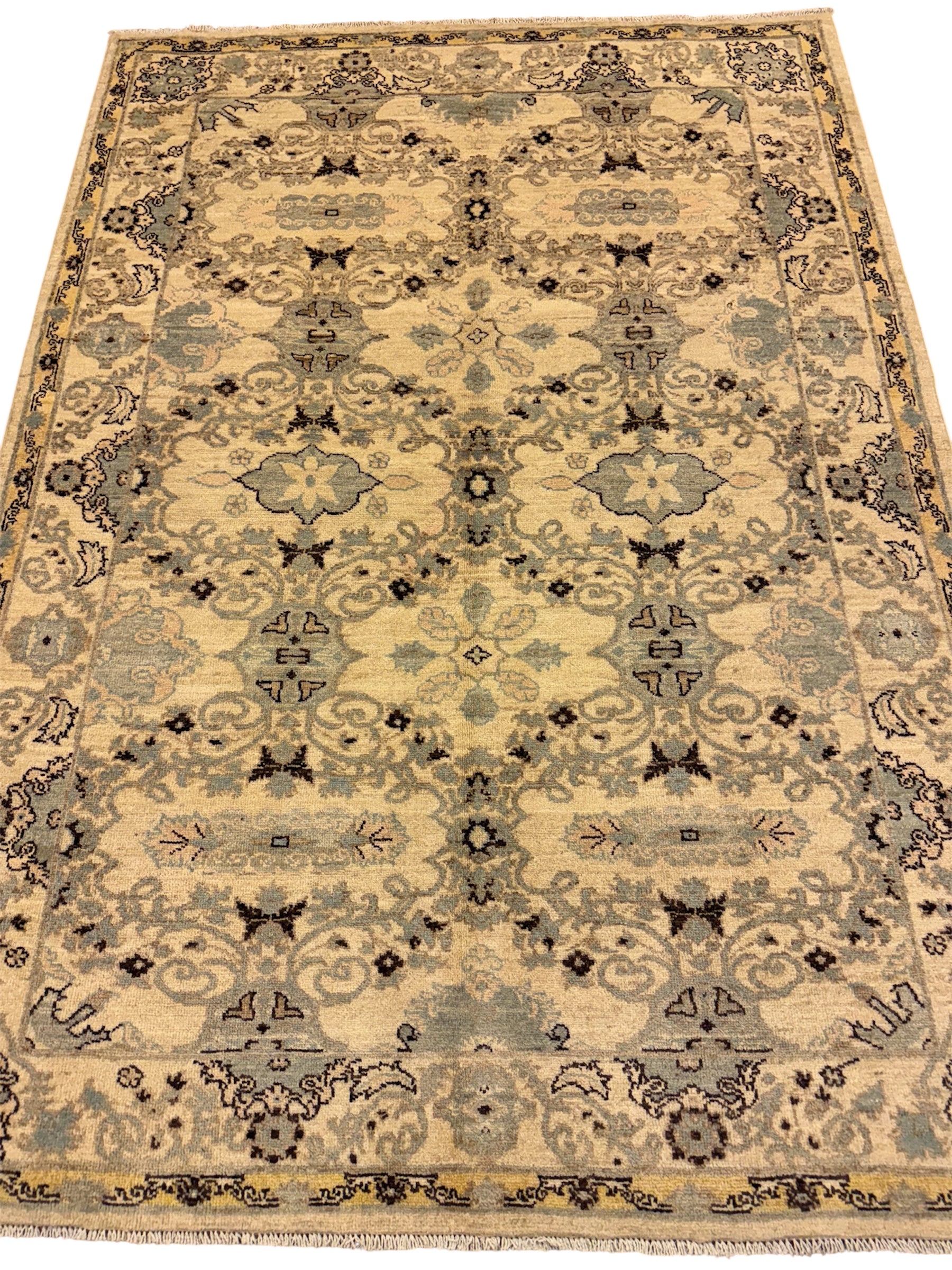 FIJN USHAK 154 X 209 CM