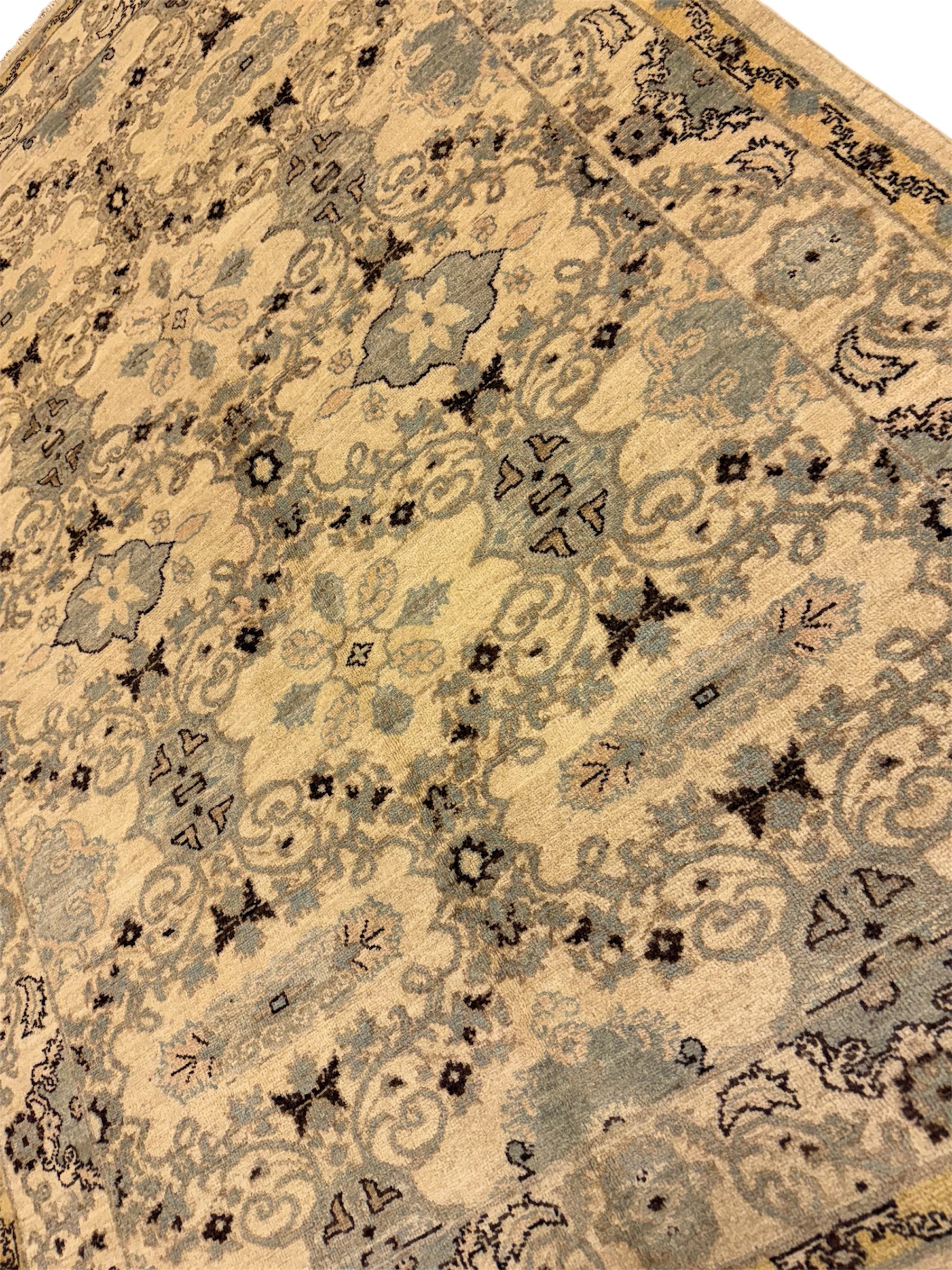 FIJN USHAK 154 X 209 CM