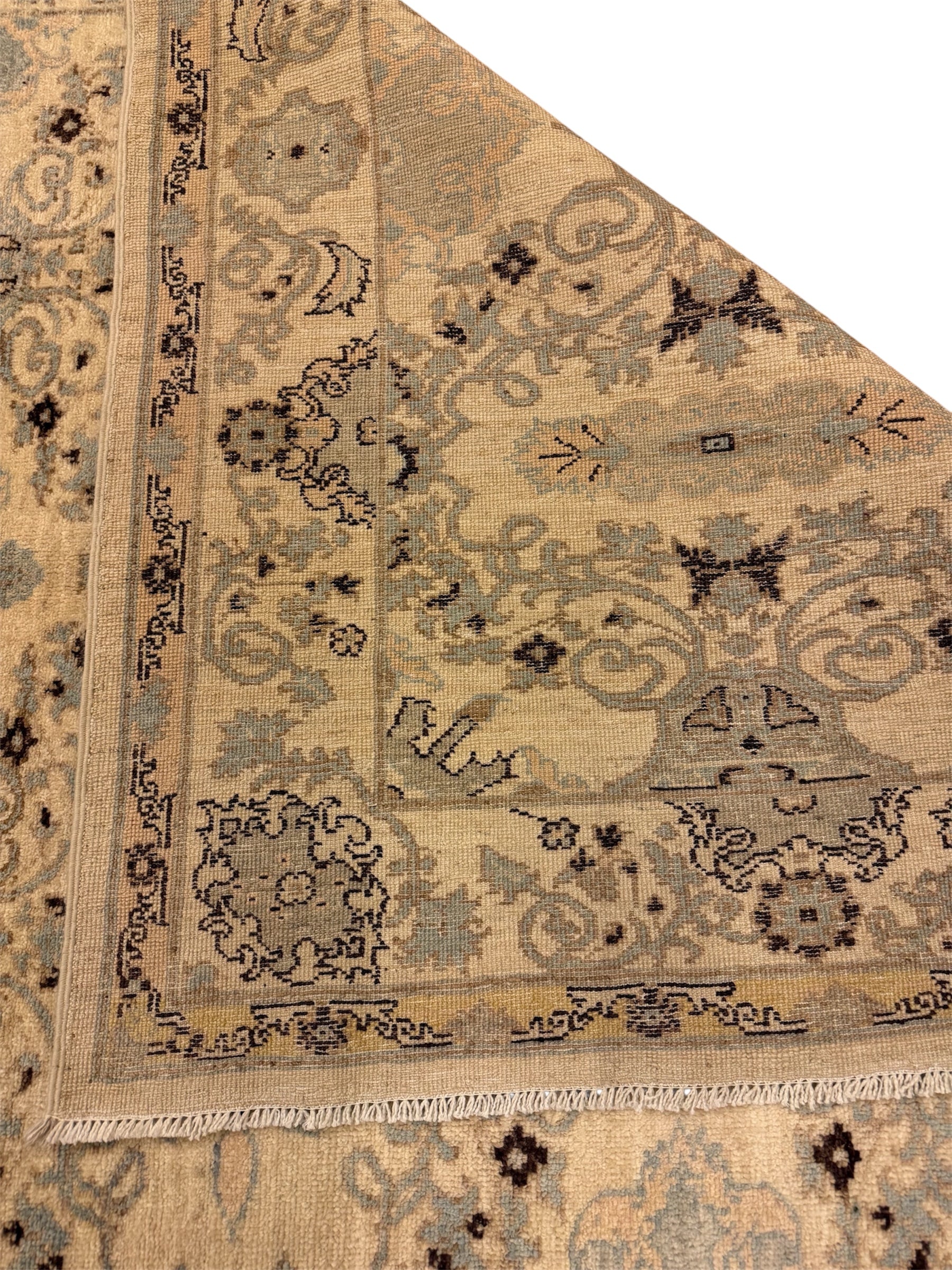 FIJN USHAK 154 X 209 CM