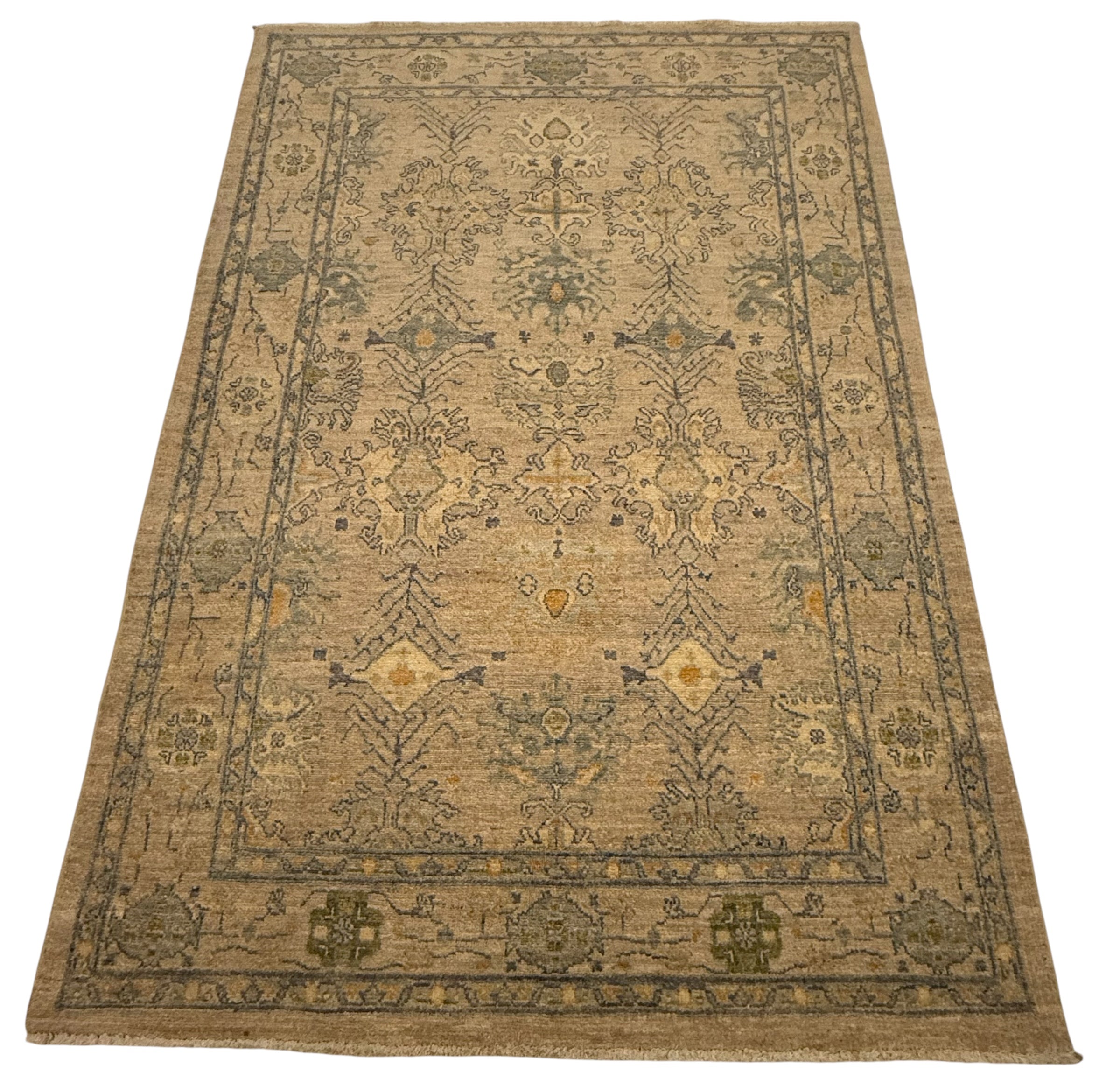 AFGHAANSE FIJN USHAK 125 x 186 CM