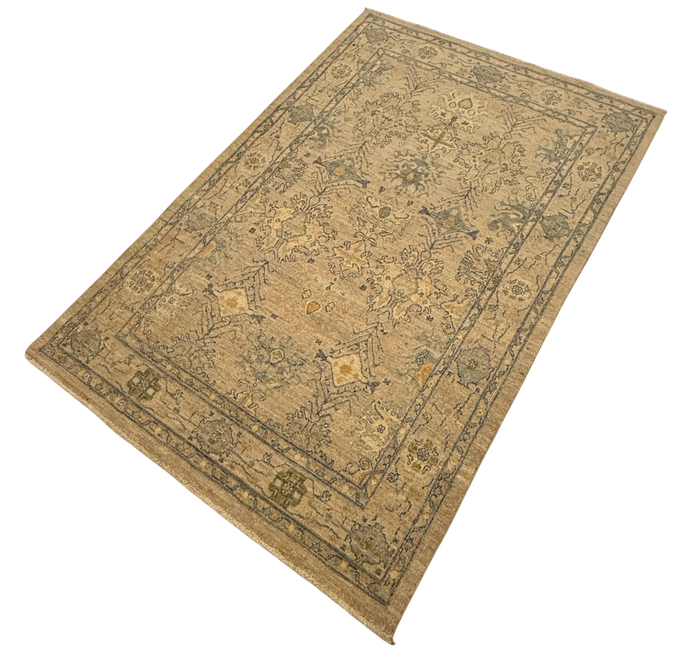 AFGHAANSE FIJN USHAK 125 x 186 CM